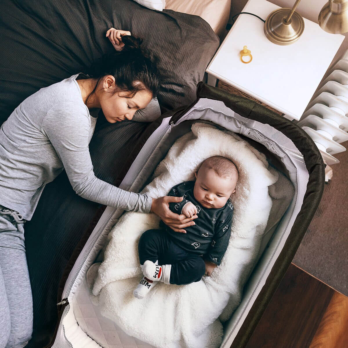 Кроватка-качели 2в1 BabyGO Vivaldi, черно-золотой цвет — изображение 9