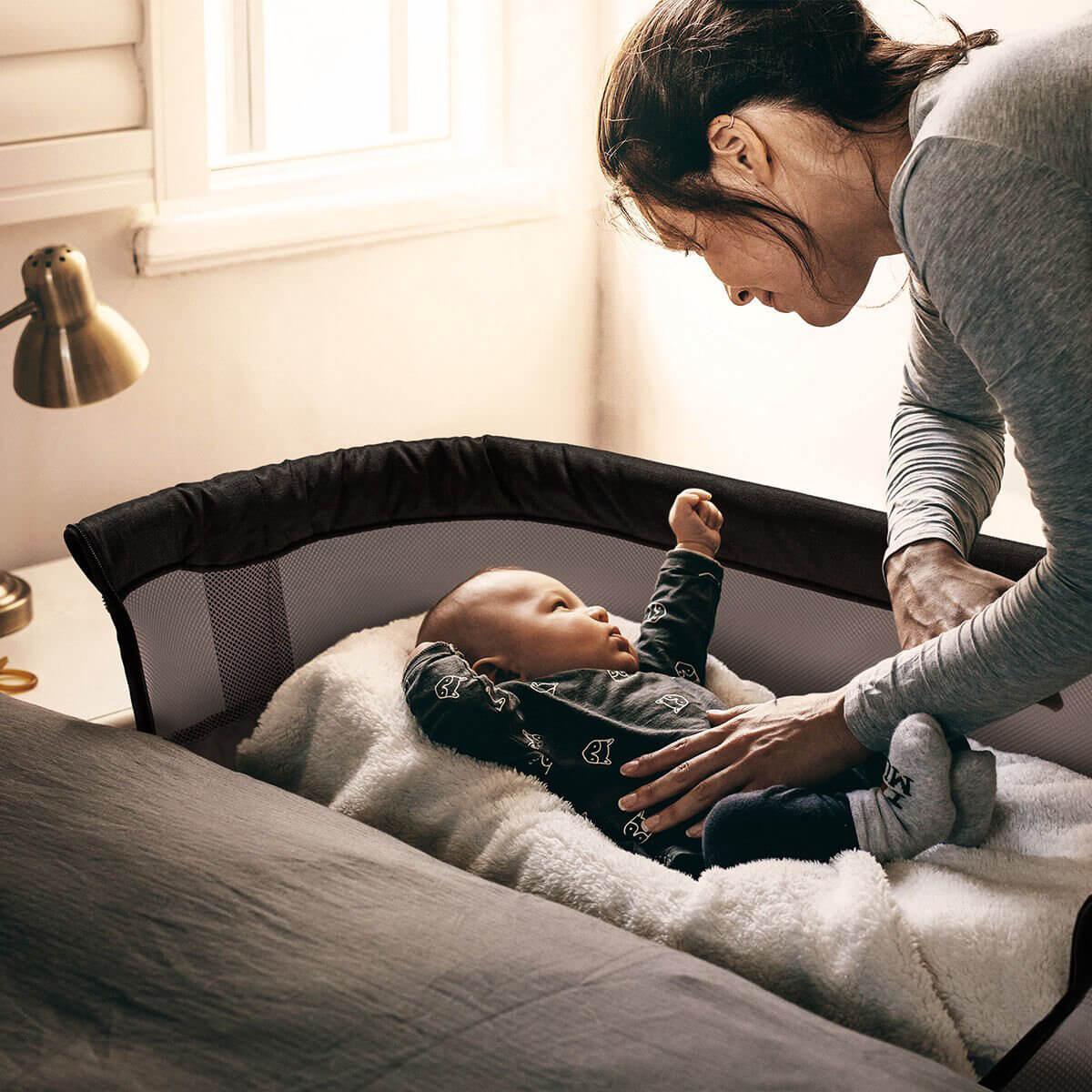 Кроватка-качели 2в1 BabyGO Vivaldi, черно-золотой цвет — изображение 10
